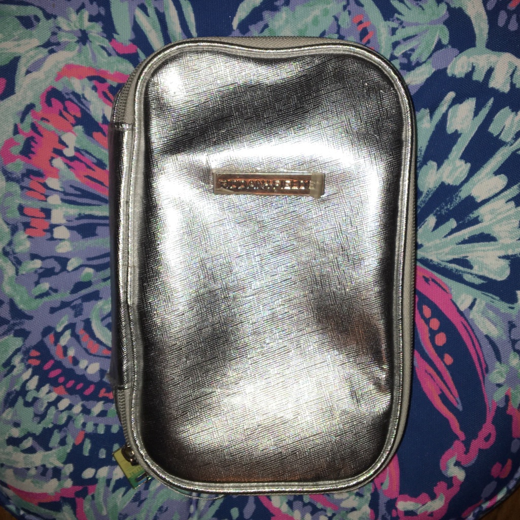 Rodan & Fields Pouch